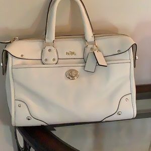 Beautiful Coach Chalk Leather Purse Rhyder Style